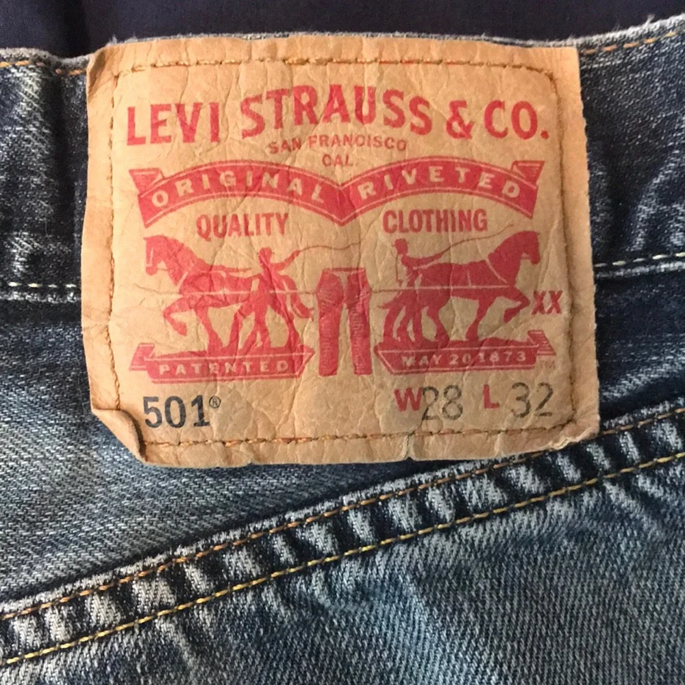 Levi 501  distressed shorts 28 Waist